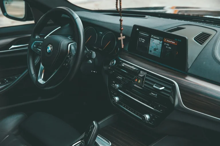 Imagem mostrando o painel do carro